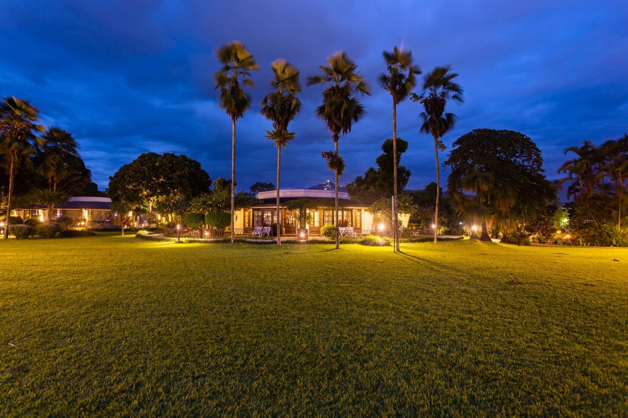 Fish Tail Lodge Pokhara Exterior photo